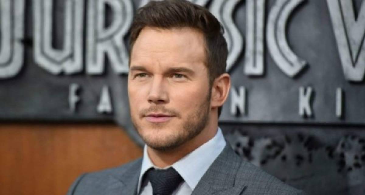 Chris Pratt <br/><br/>El actor cuenta que cuando era un joven viviendo en Hawaii, un desconocido se le acercó y le dijo: 'Jesús me dijo que hablar contigo'. A partir de ese inusitado encuentro, comenzó a ir a la iglesia y se convirtió al catolicismo.<br/><br/>El protagonista de ''Guardianes de la Galaxia'' dijo que orar le ha servido durante los momentos difíciles, como el nacimiento prematuro de su hijo o la separación de su esposa, Anna Faris. <br/><br/>'La gente va a decirte que eres perfecto tal como eres, pero no es cierto. Eres imperfecto y siempre lo serás. Pero hay una fuerza poderosa que te diseñó de esa manera, y si estás dispuesto a aceptar eso, tendrás gracia, y ésta es un regalo', dijo durante su discurso de aceptación en los MTV Music and TV Awards 2018.