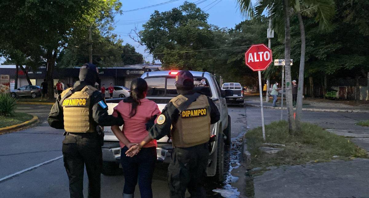 Se trata de una fémina de 25 años de edad, identificada como Doris Lourdes Perdomo, conocida con el alias “La Doris”, 25, originaria de Gracias, Lempira y residente en la aldea El Ocotillo, de San Pedro Sula. 