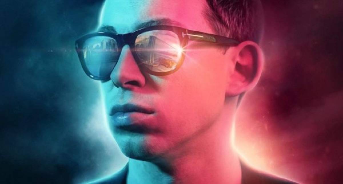 3. HARDWELL - Subió un puesto <br/><br/>Durante los últimos años, Hardwell ha tenido destacadas posiciones en la encuesta de los Top 100 DJs, tanto como lo ha estado en la escena EDM desde su asombrosa acogida en los EE. UU. (Y por defecto, en el resto del mundo). <br/><br/>