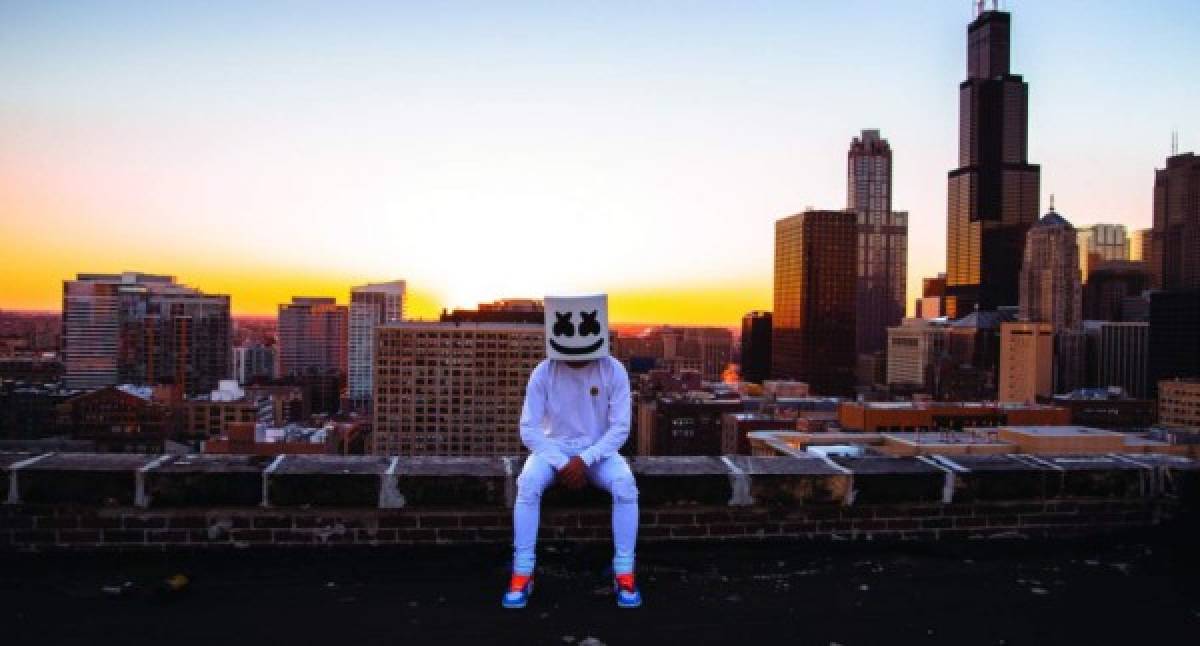 10. MARSHMELLO - Se mantuvo <br/><br/>Negándose a ceder después de reclamar el lugar número 10 el año pasado, el hombre en la gran lata blanca, Marshmello, tiene su lugar.<br/>