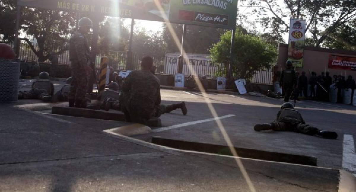 Más de 400 militares y policías llegaron desde las 5:00 de la mañana para realizar operativos.