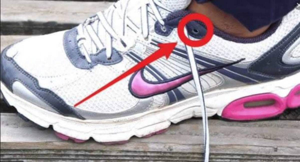 Agujero extra en los tenis: <br/><br/>Algunas personas usan los orificios extras de los tenis para terminar el sisado de los cordones pero en realidad funcionan para ocultar el excedente de los listones introduciendo de forma inversa y además, ajusta y ayuda a atar mejor los cordones. <br/><br/><br/><br/>