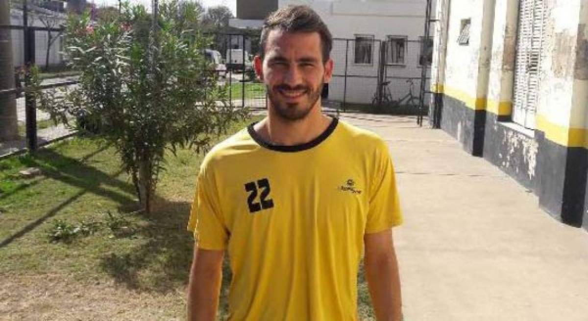 Nicolás Del Grecco: El defensor argentino de 24 años de edad se ha convertido en nuevo fichaje del Olimpia. Militó en las inferiores de Boca Juniors, pasó por Tigre y también estuvo en Atlético Rafaela. Luego, vistió la camiseta del Club Deportivo Libertad, equipo que compite en el Torneo Federal A, tercera división para los clubes indirectamente afiliados a AFA.