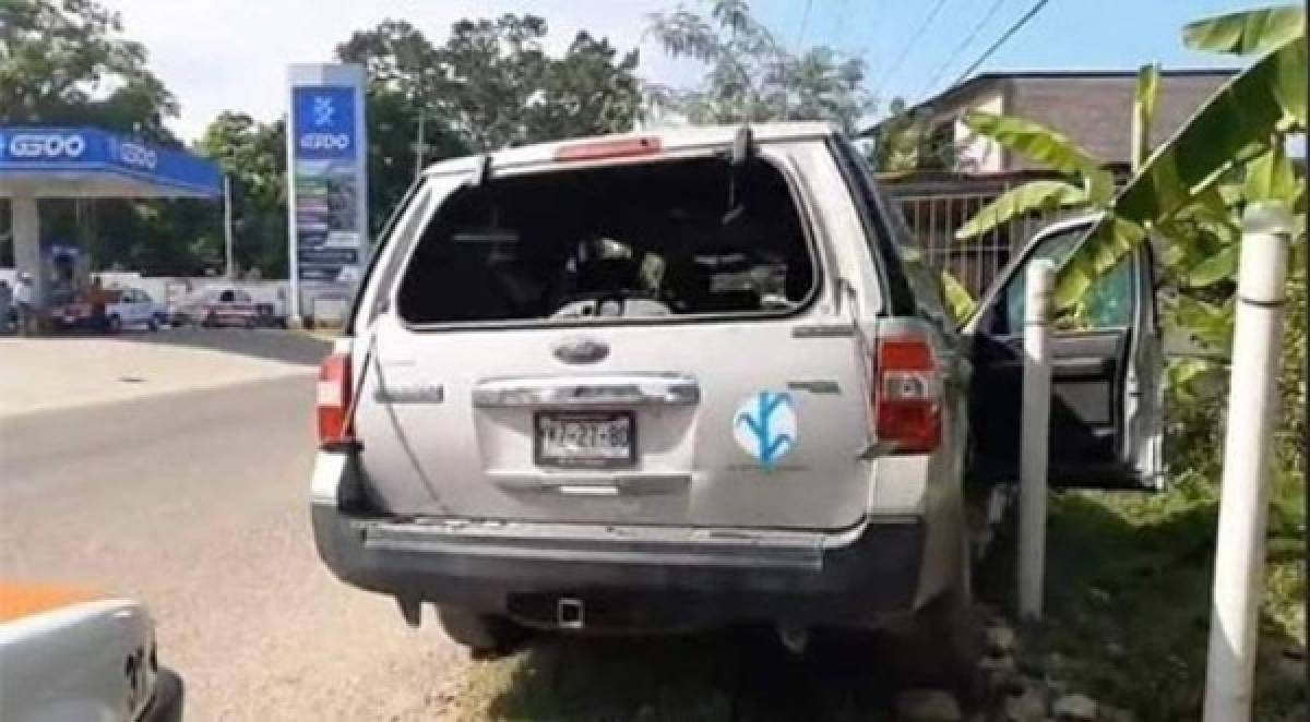 La víctima quedó dentro del automóvil sobre la Calle Porfirio Díaz, en el Fraccionamiento Rincón del Bosque, mientras que su hijo no recibió ninguna herida por las balas, se añadió en la información local.