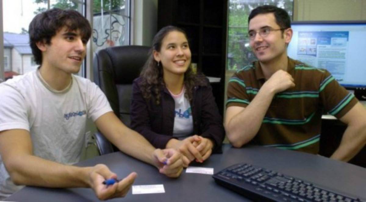 Geoff, Dave y Catherine Cook. Estos dinámicos hermanos son responsables de “My Yearbook”, ahora MeetMe, un popular sitio social basado en el lugar en el que estudiaste. Estos chicos se acababan de cambiar de escuela y querían hacer nuevos amigos, así que un anuario online parecía una buena idea.