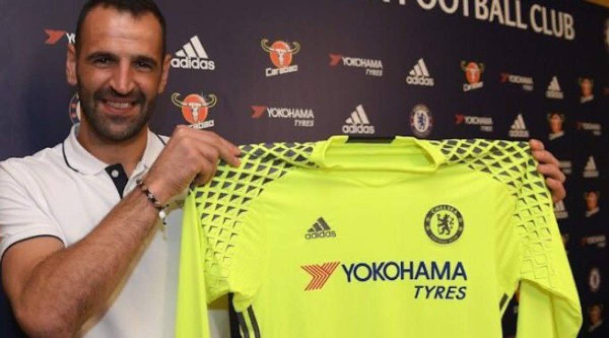 El Chelsea ha confirmado la contratación del portero del Dinamo de Zagreb, el internacional portugués Eduardo. El guardameta de 33 años ha firmado por un año.