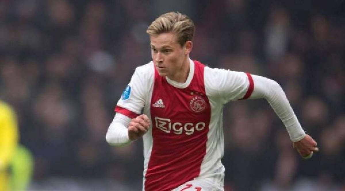 Frankie De Jong es uno de los jugadores que desea el FC Barcelona pero el Real Madrid se ha metido en la pelea por hacerse de los servicios del volante holandés. Tiene contrato hasta 2022 con el Ajax.