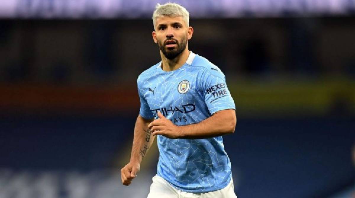 Sergio Agüero - El 'Kun' ya tendría un principio de acuerdo con el FC Barcelona, según publica el diario Sport. El delantero llegará a coste de cero tras acabar contrato con el Manchester City. El delantero argentino firmará por dos temporadas tras estar una década defendiendo los colores del conjunto 'citizen'.