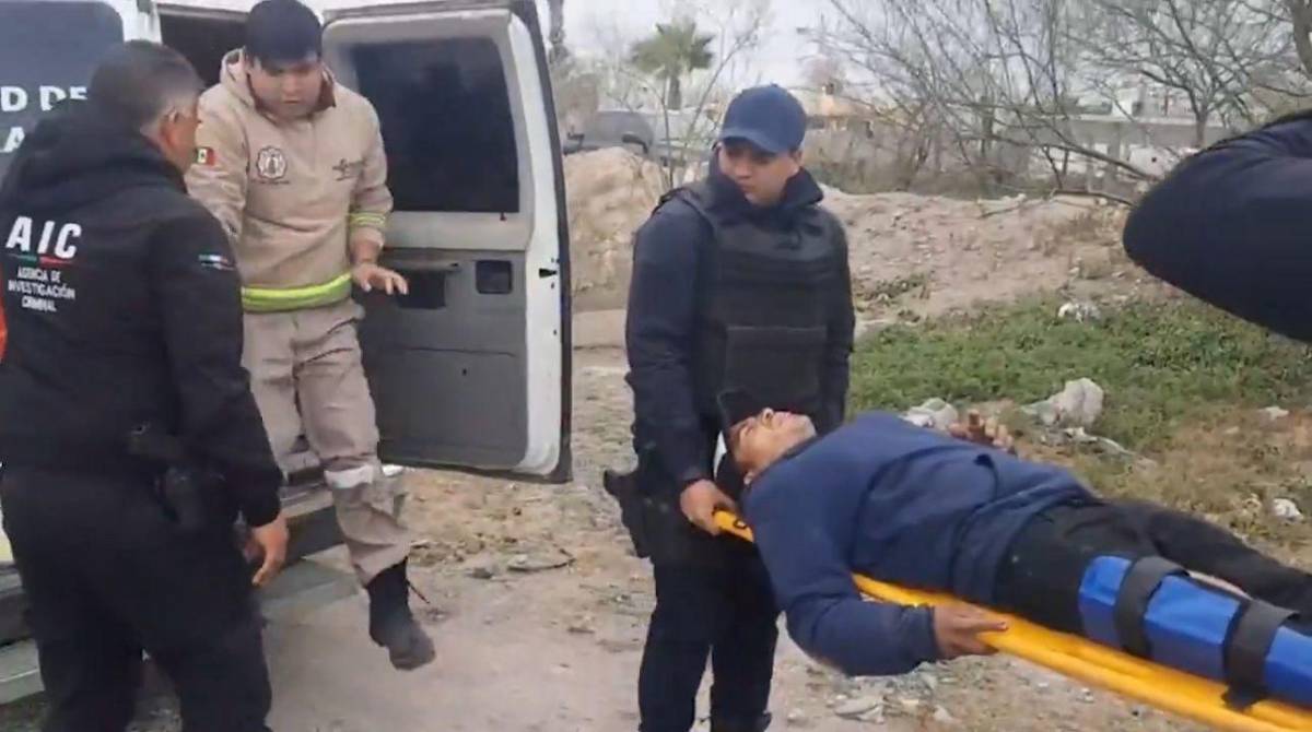 Edison Herrera fue llevado en una ambulancia la hospital Amparo de Benavides en México.