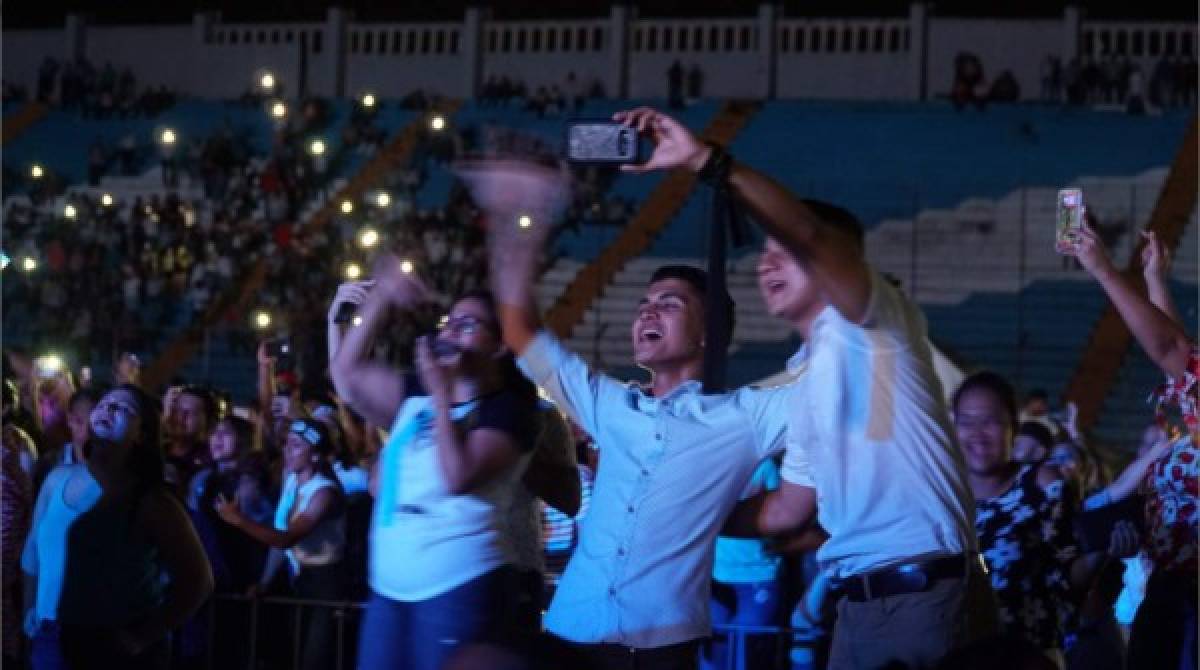 Los sampedranos corearon todas las canciones de la popular banda mexicana.<br/><br/>Fotos: Franklin Muñoz