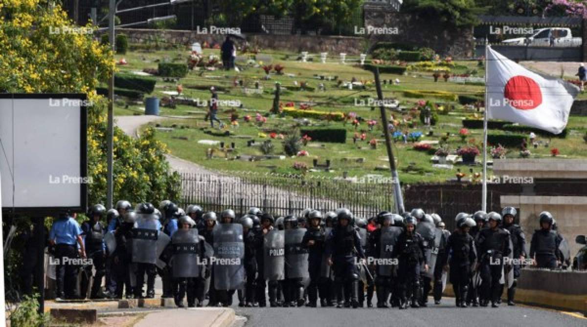 La Policía Nacional informó que durante el enfrentamiento dos personas resultaron heridas.