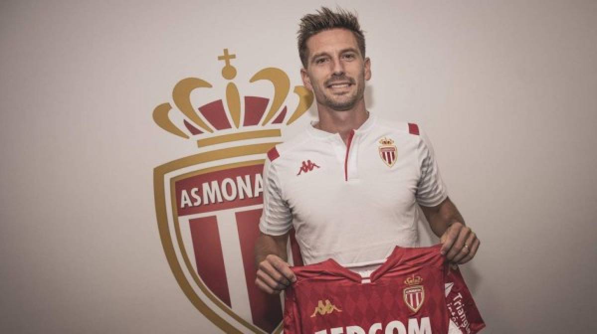 El AS Mónaco ha anunciado de manera oficial la llegada del centrocampista portugués Adrien Silva, quien llega en calidad de cedido hasta final de temporada, tras llegar a un acuerdo con el Leicester City.