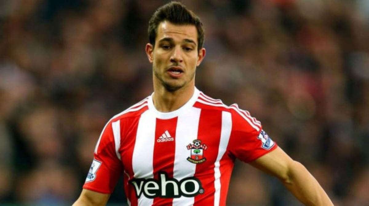 Chelsea está buscando en el mercado reforzar su lateral derecho para hacerle competencia a Azpilicueta. El elegido podría ser el portugués Cédric Soares, defensa del Southampton,