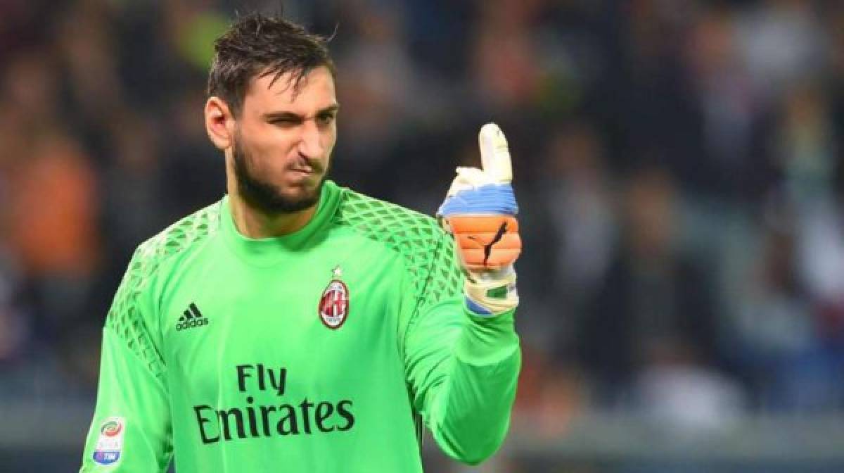 Gianluigi Donnarumma: El portal francés 'BuzzSport', asegura que Zidane habría puesto sus ojos en el joven arquero para que fuera el portero del Real Madrid de cara a la próxima temporada.¿Reemplazo de Keylor?