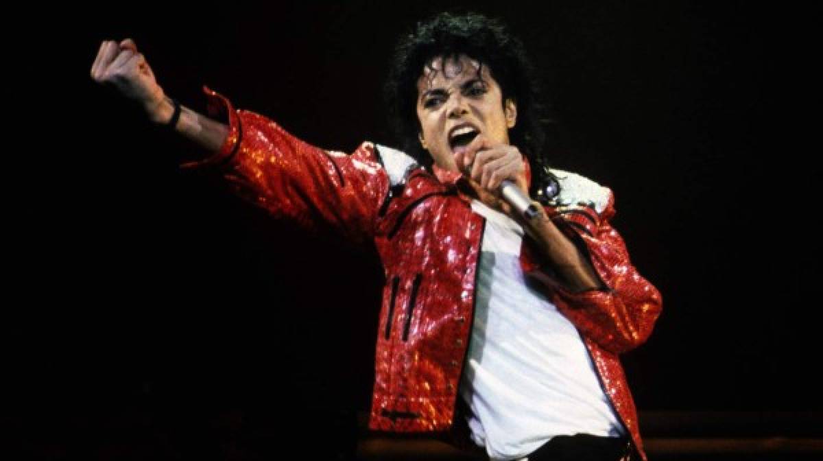 Un legado<br/><br/>Michael Jackson genera 400 millones de ganancias anuales desde su muerte<br/><br/>Tuvo 10 álbumes de estudio como solista, 231 millones de discos vendidos en toda su carrera y 149 reconocimientos internacionales.<br/>