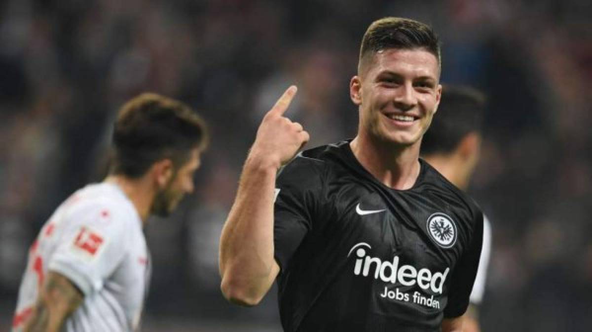 Barcelona era el elenco con el que los de Frankfurt iban a negociar por el jugador, el cuadro 'culé' tiene pensado ofrecer USD 45 millones por Jovic. Pero, Real Madrid ya habría presentado una oferta de USD 50 millones por el serbio.