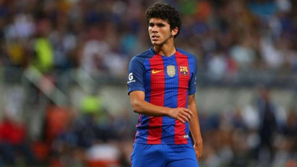 Carles Aleñá:Centrocampista zurdo que destaca por tener un físico privilegiado y un disparo potente y de calidad . Es la máxima figura del club barcelonista y puede ser el socio ideal para Lozano. Ya es tomado en cuenta por el primer equipo.