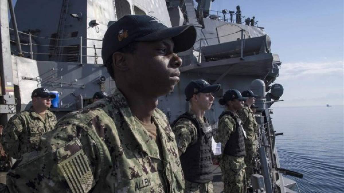 Soldados de la Naval de los Estados Unidos días previos al ataque contra la ciudad de Damasco.