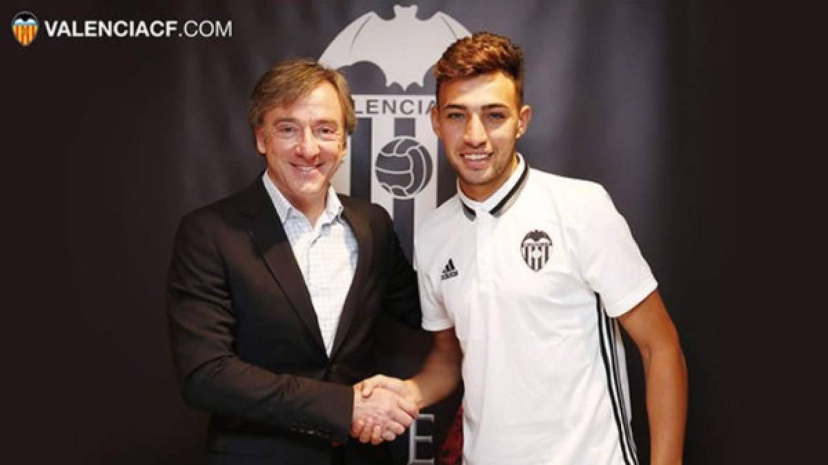 El FC Barcelona y el Valencia CF han llegado a un acuerdo este martes para la cesión del delantero Munir El Haddadi hasta final de temporada con una opción de compra para el club valencianista de 12 millones de euros, en una operación que se produce en el marco de la llegada del ariete Paco Alcácer al Camp Nou.