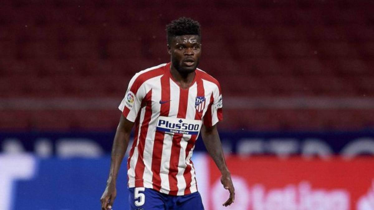 Según Matteo Moretto, periodista de Sky Sport, el Arsenal ha comunicado al Atlético de Madrid que no pagará la cláusula de 50 millones de euros que exige la entidad colchonera por Thomas Partey. Los Gunners han ofrecido 25 'kilos' más un jugador por el centrocampista ghanés, pero la directiva rojiblanca lo ha dejado claro que quiere los 50.