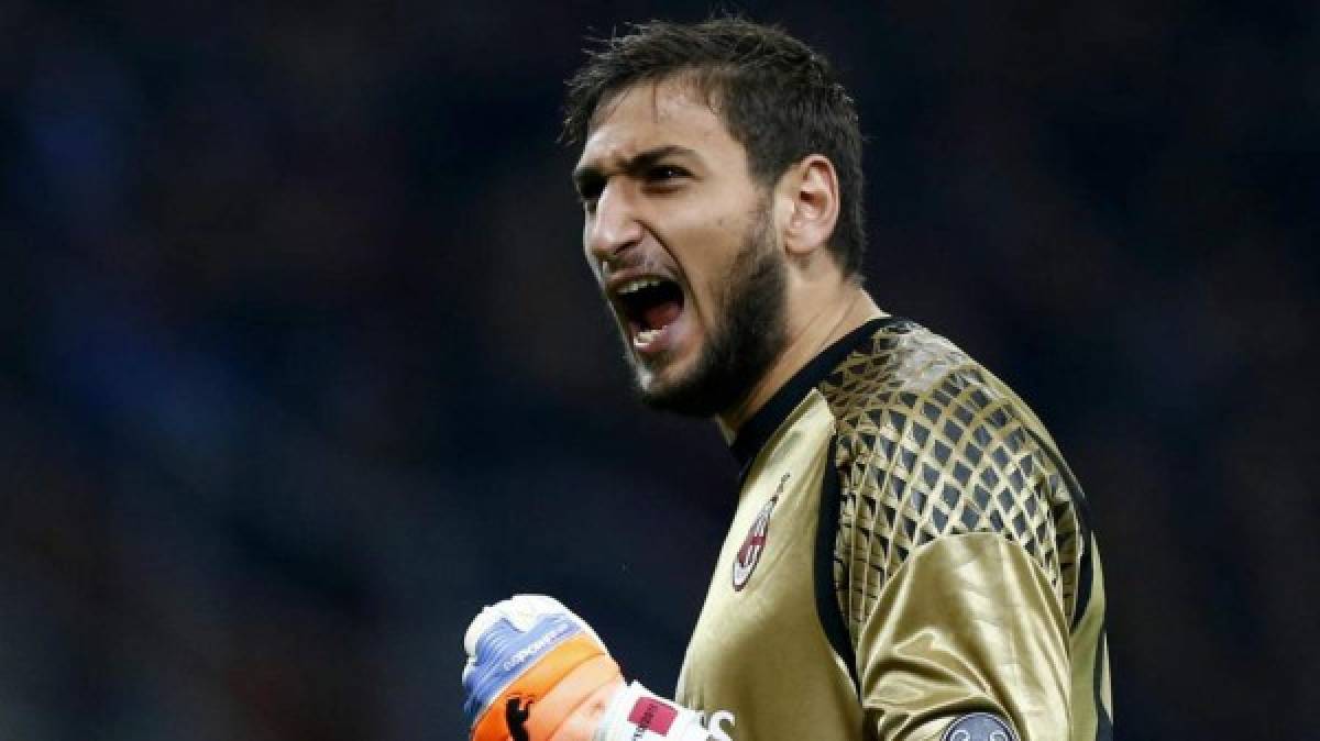 Donnarumma: El PSG estaría a punto de fichar al joven portero italiano que milita en el AC Milan. Sky Itaia asegura que su agente Raiola está en París para cerrar el pase del cancerbero.<br/>