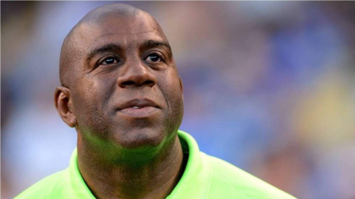 Earvin Magic Johnson, el ex jugador de baloncesto es uno de los famosos que ha contraído el virus del VIH-Sida y lleva más de 20 años con la enfermedad.