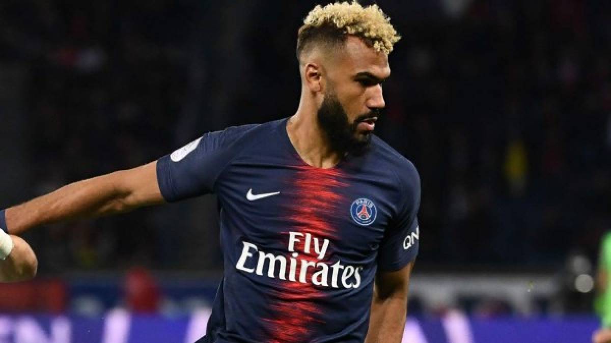 Choupo-Moting: El delantero camerunés es otro de los que no entra en los planes del PSG por lo que el club francés le busca equipo.