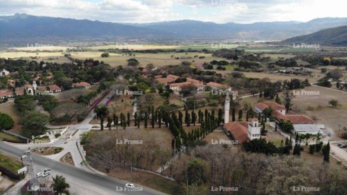 De los cuatro años de estudios, los jóvenes dedican el 50% de su tiempo al aprender-haciendo. “Cuando se gradúan del Zamorano tienen dos años de experiencia práctica real. Tenemos una infraestructura en el aprender-haciendo, en campo, en plantas y en laboratorios arriba de los $100 millones (más de 2,400 millones de lempiras)”, asegura Osorio.