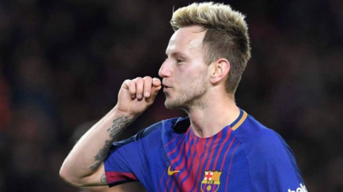 Rakitic: Bombazo. El PSG estaría dispuesto a quedarse con los servicios del mediocampista croata y sacarlo del Barcelona.El club galo estaría dispuesto a doblarle el sueldo a Rakitic con tal de darle el gusto y se marche a la Ligue 1. Actualmente, con la camiseta azulgrana percibe 8 millones de euros de manera anual y en tierras galas ya alistan la billetera para convertirlo en uno de los mejores pagados del planeta.