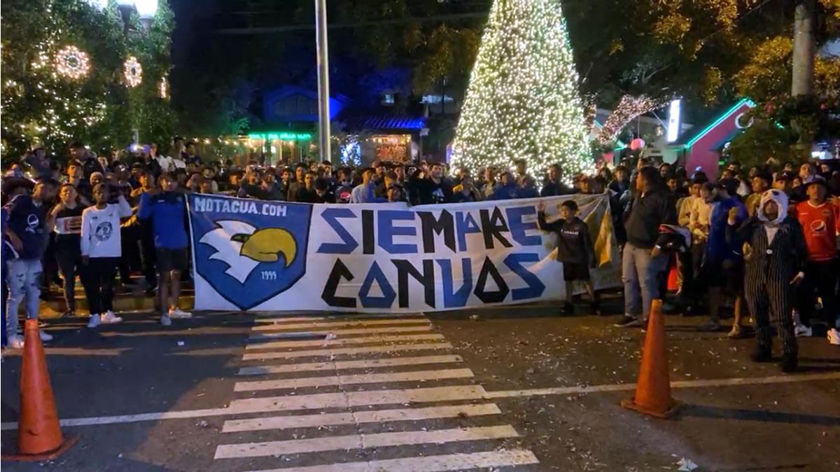 Los arboles navideños adornaron el banderazo del ciclón que busca el título número 19 de su historia en la Liga Nacional de Honduras.