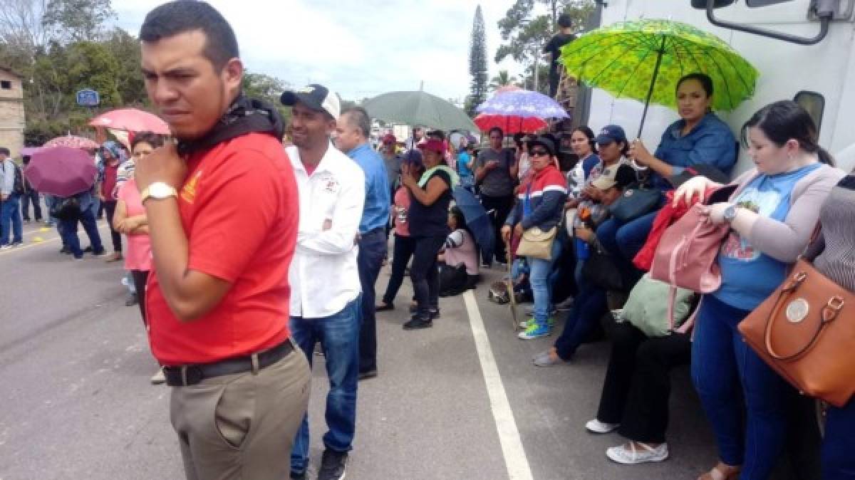 En muchos centros educativos no hubo clases por que el gremio magisterial decidió irse a las calles.