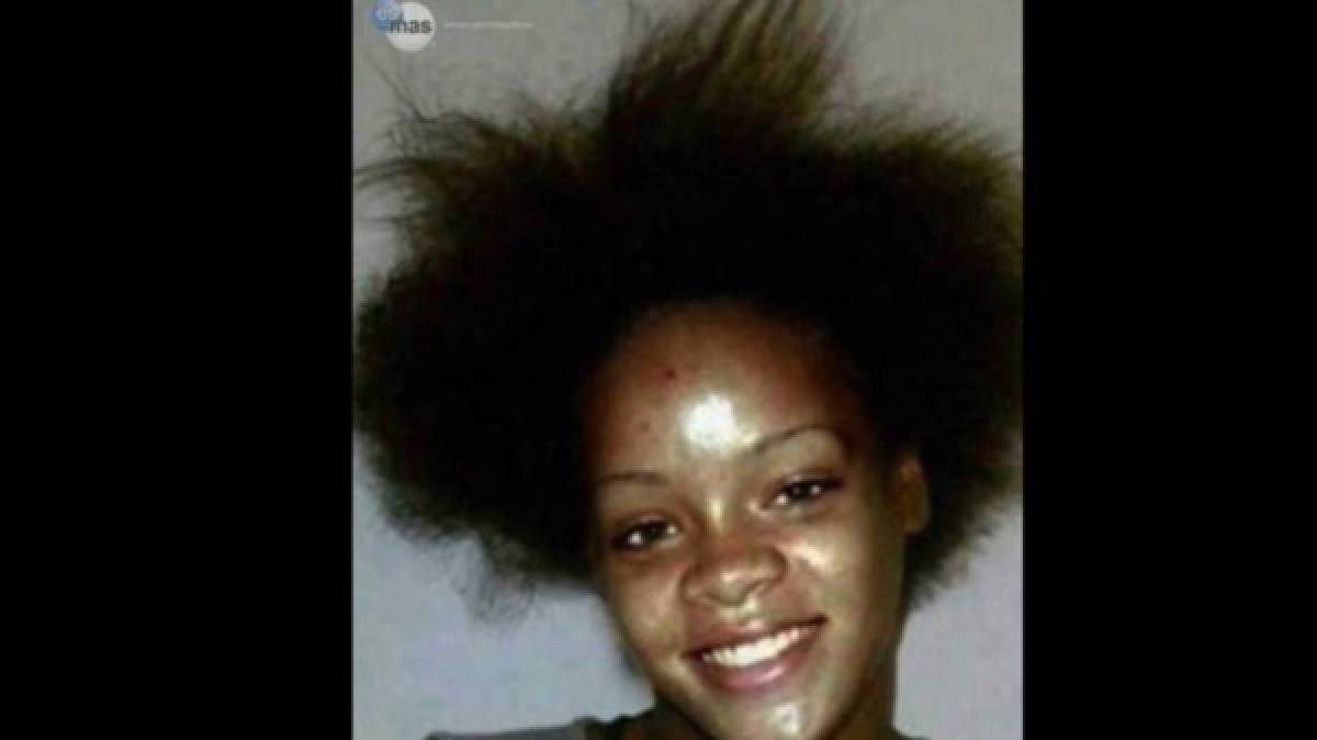 La cantante Rihanna lucía una melena tipo afro cuando no era conocida mundialmente, sus orígenes en Barbados.