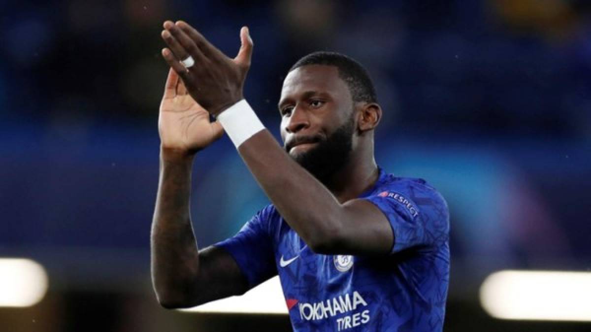 Según el Daily Mail, y diversos medios españoles, el París Saint Germain y el Barcelona para sorpresa de muchos está interesado en el defensor alemán Antonio Rüdiger, quien milita en el Chelsea. El zaguero de 27 años de edad ha dejado dudas en el club inglés pero tanto el PSG y el Barcelona estarían interesados en ficharle.<br/>