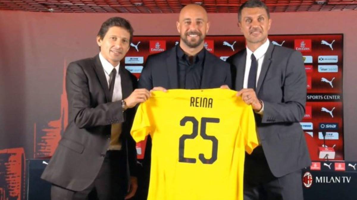 El portero español Pepe Reina ha sido presentado como nuevo jugador del Milan, a pesar de que su fichaje ya se hizo oficial hace más de un mes.