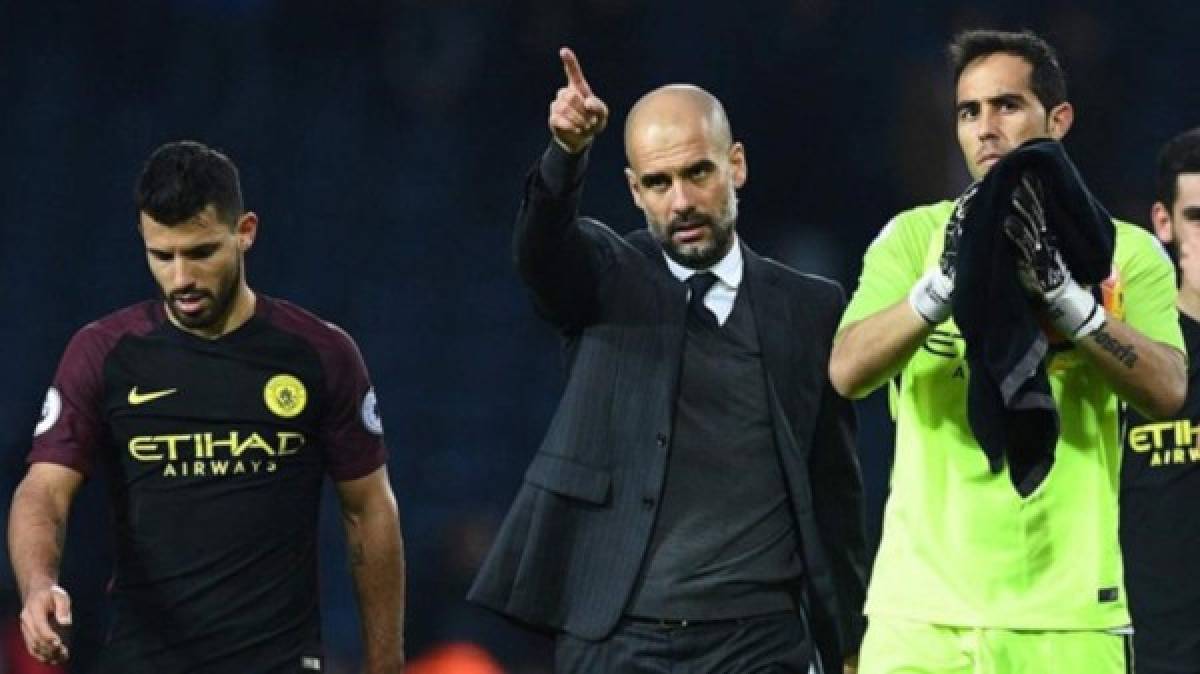 El entrenador del Manchester City, Pep Guardiola, ha afirmado en rueda de prensa que su intención es que el portero Claudio Bravo y el delantero Sergio Agüero sigan formando parte del plantel la temporada que viene.