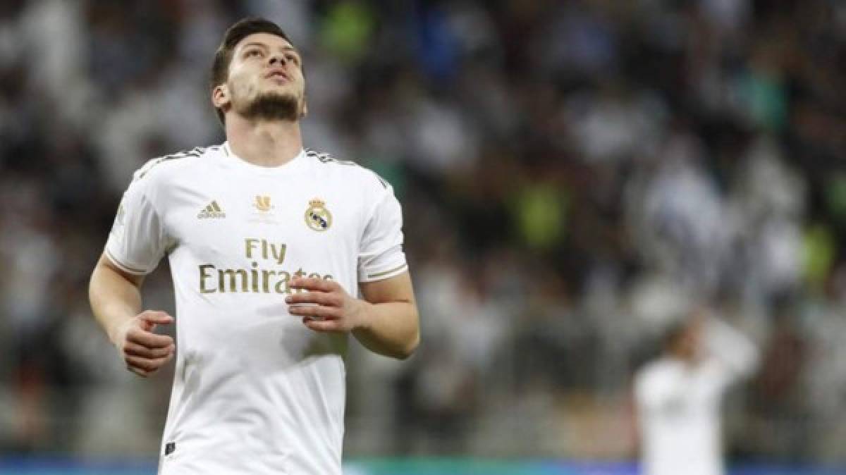 Según informa el diario 'The Sun' el Arsenal se ha metido de lleno en la pelea por conseguir los servicios del delantero del Real Madrid Luka Jovic. Todo indica que el serbio será dado de baja por Zidane.