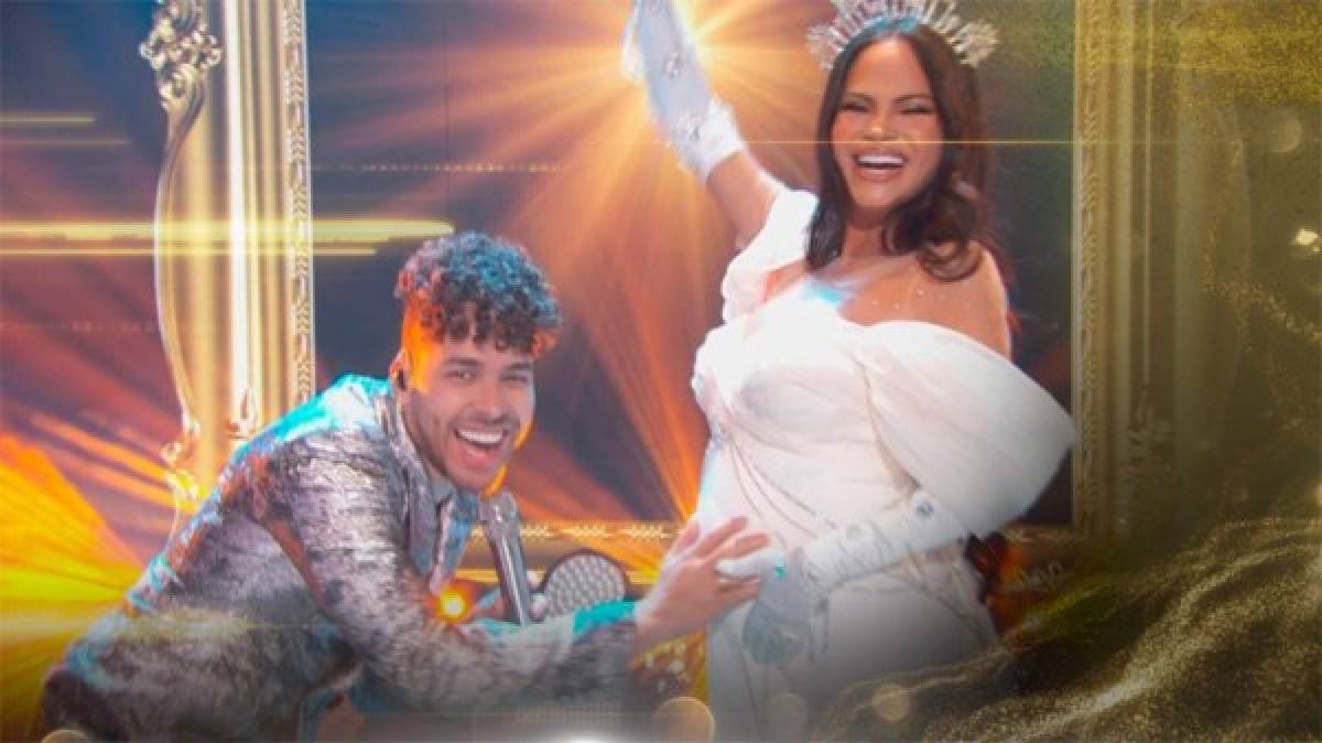 Natti Natasha tuvo una hermosa presentación con Prince Royce, con quien interpretó Antes que salga el sol. Al finalizar el show el cantante saludó al bebé en el vientre de la dominicana.