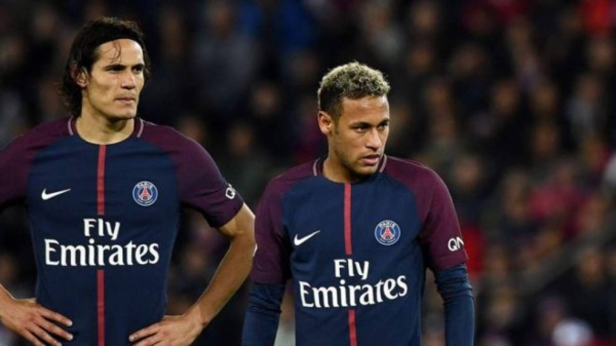 Neymar y Cavani se pelearon el pasado domingo en el PSG 2-0 Lyon ya que el brasileño le quitó un tiro libre al uruguayo. Posteriormente el carioca dejó de seguir en las redes a su compañero.