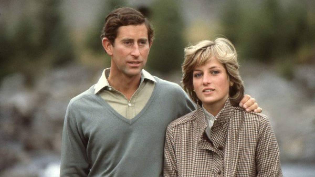 Lady Di estuvo casada con el heredero a la corona príncipe Charles, por alguna razón difícil de creer, él la engañó con Camila Parker.