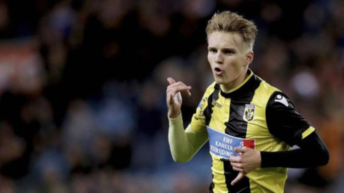 Martin Ødegaard: El centrocampista noruego es propiedad del Real Madrid, pero en el club blanco no lo quieren para la próxima campaña y se menciona que el Ajax lo quiere.