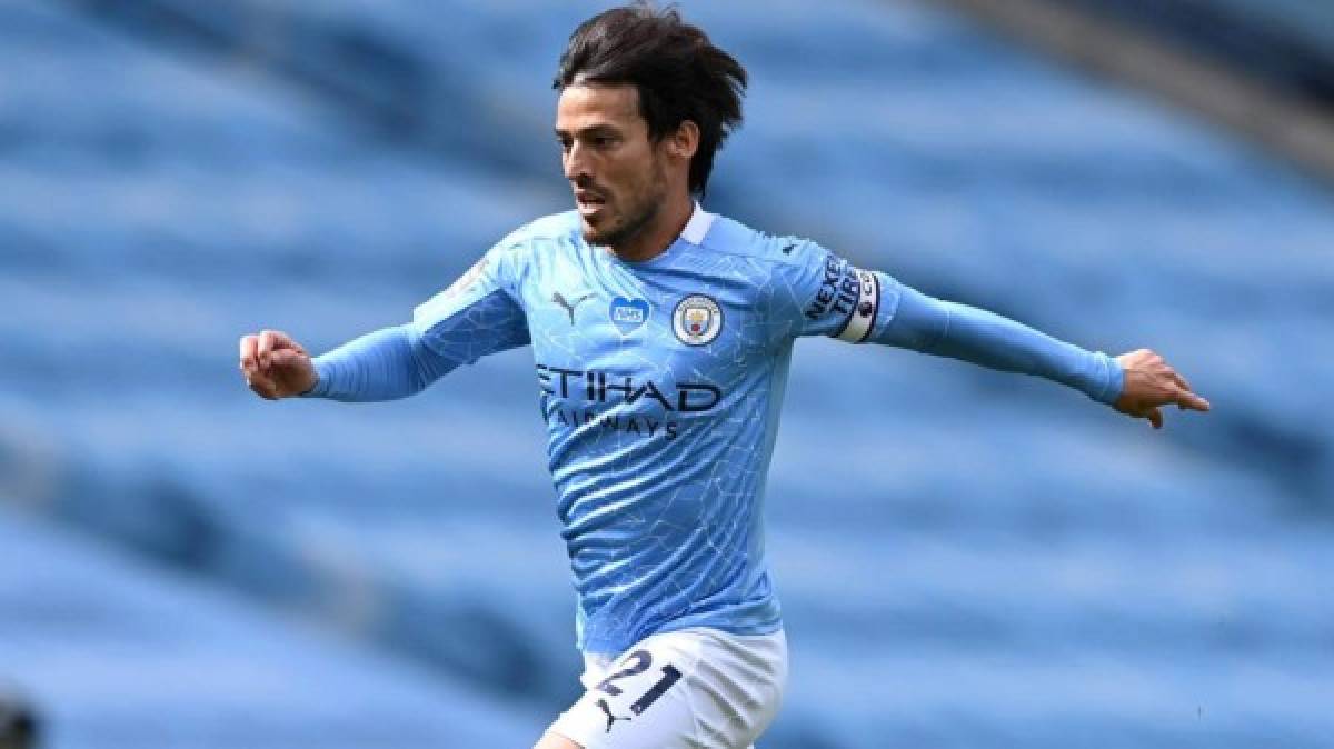 La Lazio está a la espera de la llamada de David Silva. Según publica el diario italiano Corriere dello Sport, el director deportivo del club romano, Igli Tare, está esperando de la decisión del centrocampista español. Silva abandona el Manchester City tras diez temporadas en el conjunto inglés. Sin embargo, clubes como el Valencia también andan detrás del canario.