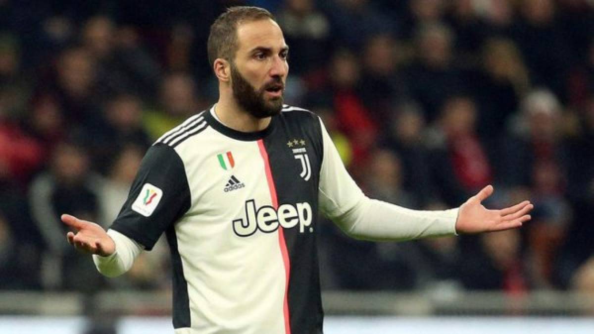 Gonzalo Higuain: Es inminente su salida de la Juventus de cara a la próxima campaña. El argentino no entra en los planes de Andrea Pirlo.