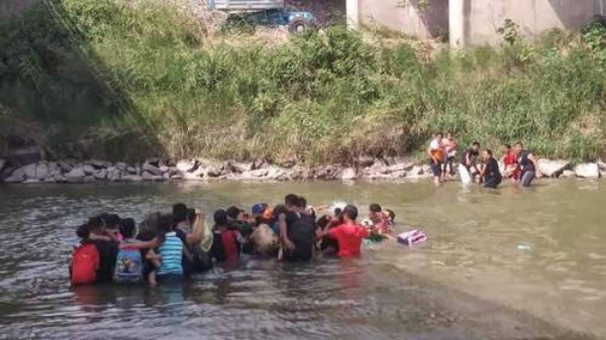 Según el diario mexicano La Jornada, este es el tercer grupo que logra cruzar el río Bravo esta semana tras evadir a los militares mexicanos.