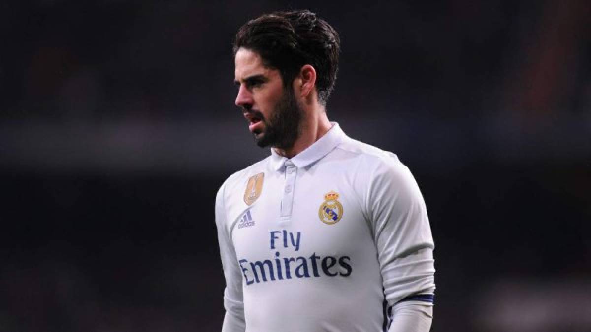 Según el diario Marca, el Real Madrid contraataca a la supuesta oferta del FC Barcelona por Isco Alarcón y ha presentado una oferta de renovación millonaria al mediocampsita español. La directiva blanca quiere aumentar los años de su contrato y su ficha anual que se vería casi triplicada, de 2,5 a 6 millones de euros.