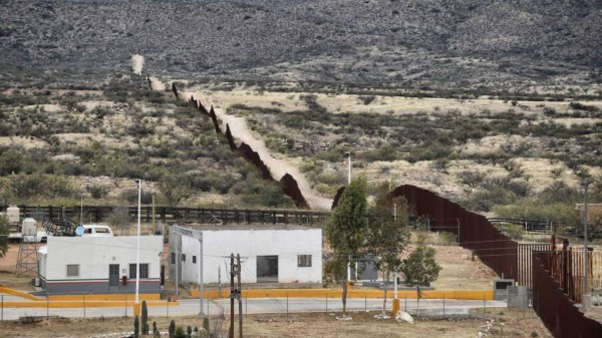 Lo cierto es que ya existe un muro en varios trayectos de la frontera entre EUA y México.