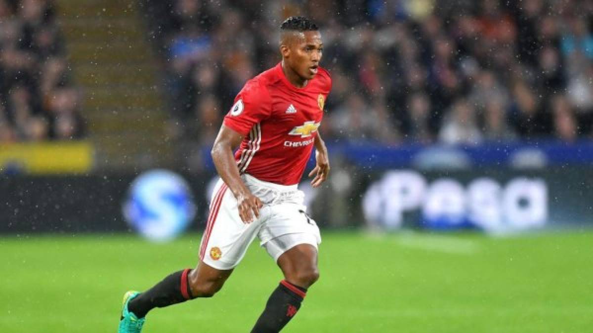 Antonio Valencia: El jugador de 31 años ha firmado una gran temporada y Manchester United ha querido recompensarle con una ampliación de contrato hasta 2018.