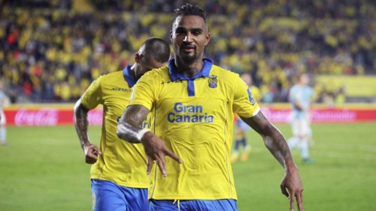 Kevin Prince Boateng podría volver a España. Las Palmas le ofrece un contrato de tres años al futbolista ghanés para que vuelve al equipo amarillo. Ahora todo depende de su decisión, de que acepte cobrar bastante menos de lo que cobra en la Fiorentina, el club al que está vinculado hasta el próximo mes de junio y que no cuenta con él, por lo que su salida de Italia no supondría un problema.