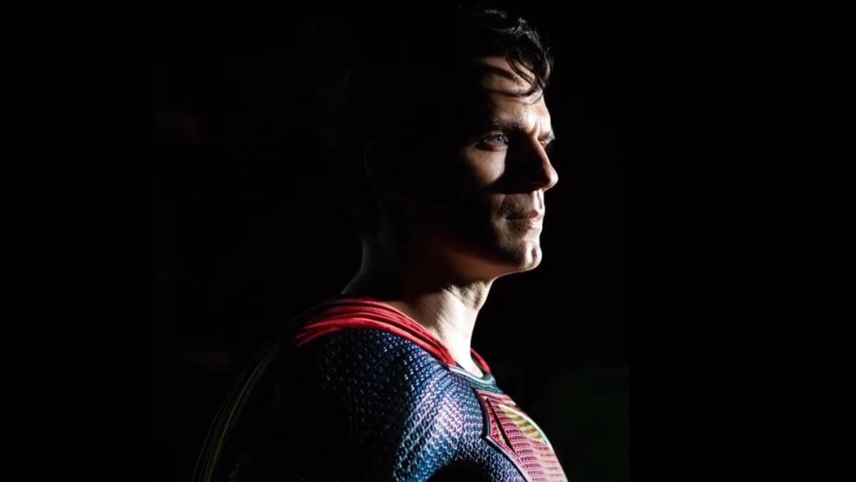 Henry Cavill vuelve a ponerse la capa de “Superman”