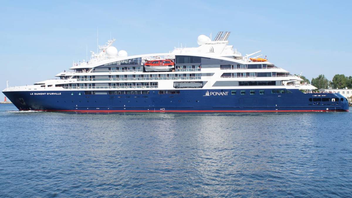 Crucero Le Dumon-d’Urville listo para atracar en Tela el 15 de noviembre