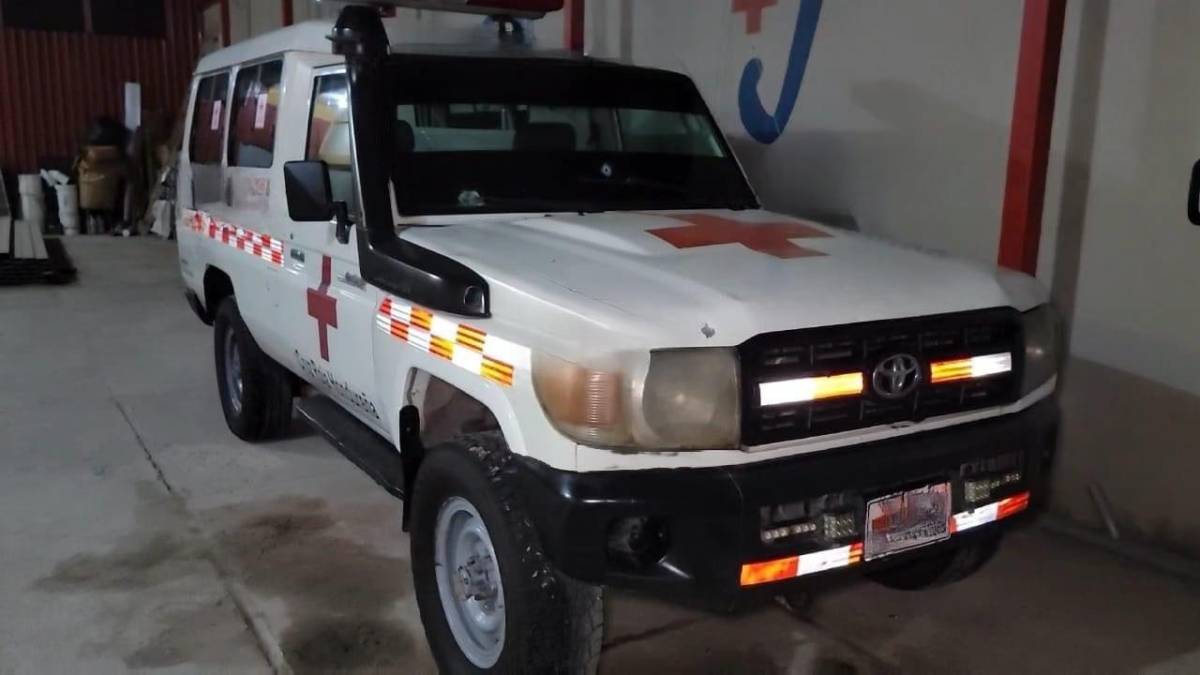 Una ambulancia de la Cruz Roja también recibió varios disparos.